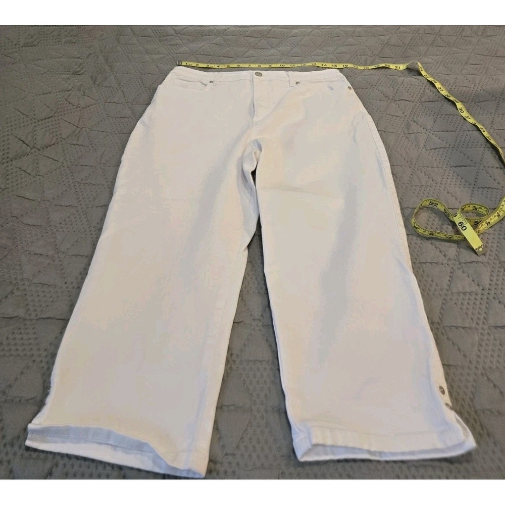 GLORIA VANDERBILT Amanda Capri SLIMMING Side Slit Denim White Womens Size 12 EUC
